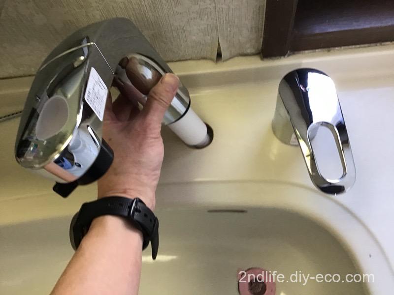 洗面台の蛇口をDIYで交換する方法 混合水栓シングルレバー