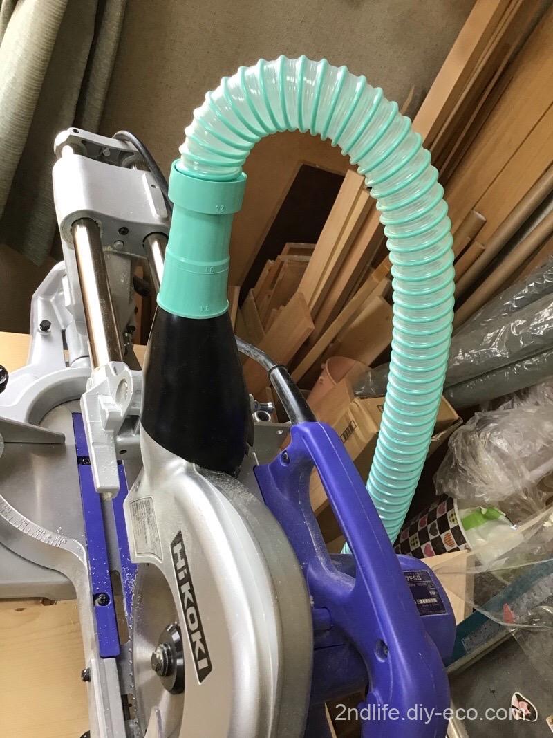 小さい口径をサイクリーパーのホースに接続し紐で固定します。